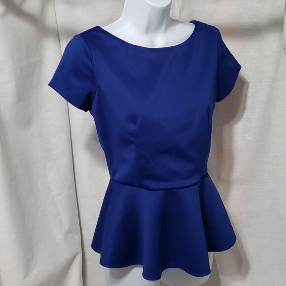 Bisou Bisou. NWOT. Blue Ruffle Waist Top; KeyHole Back Button Closure. Size S. - Picture 1 of 12